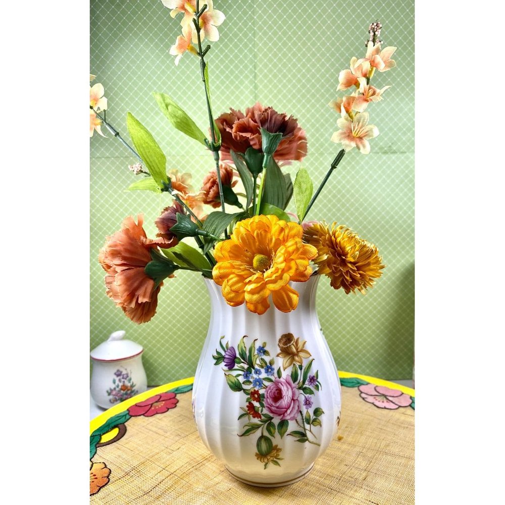 SOLD*** Royal Worcester vase England Bone China Floral, 5 3/4” High - Picture 4 of 16